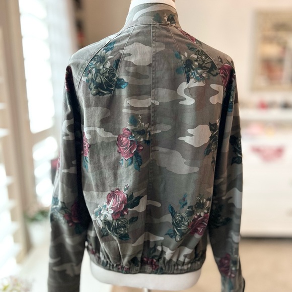 Jolt Floral Camo Utility Jacket Size Small - Picture 6 of 10